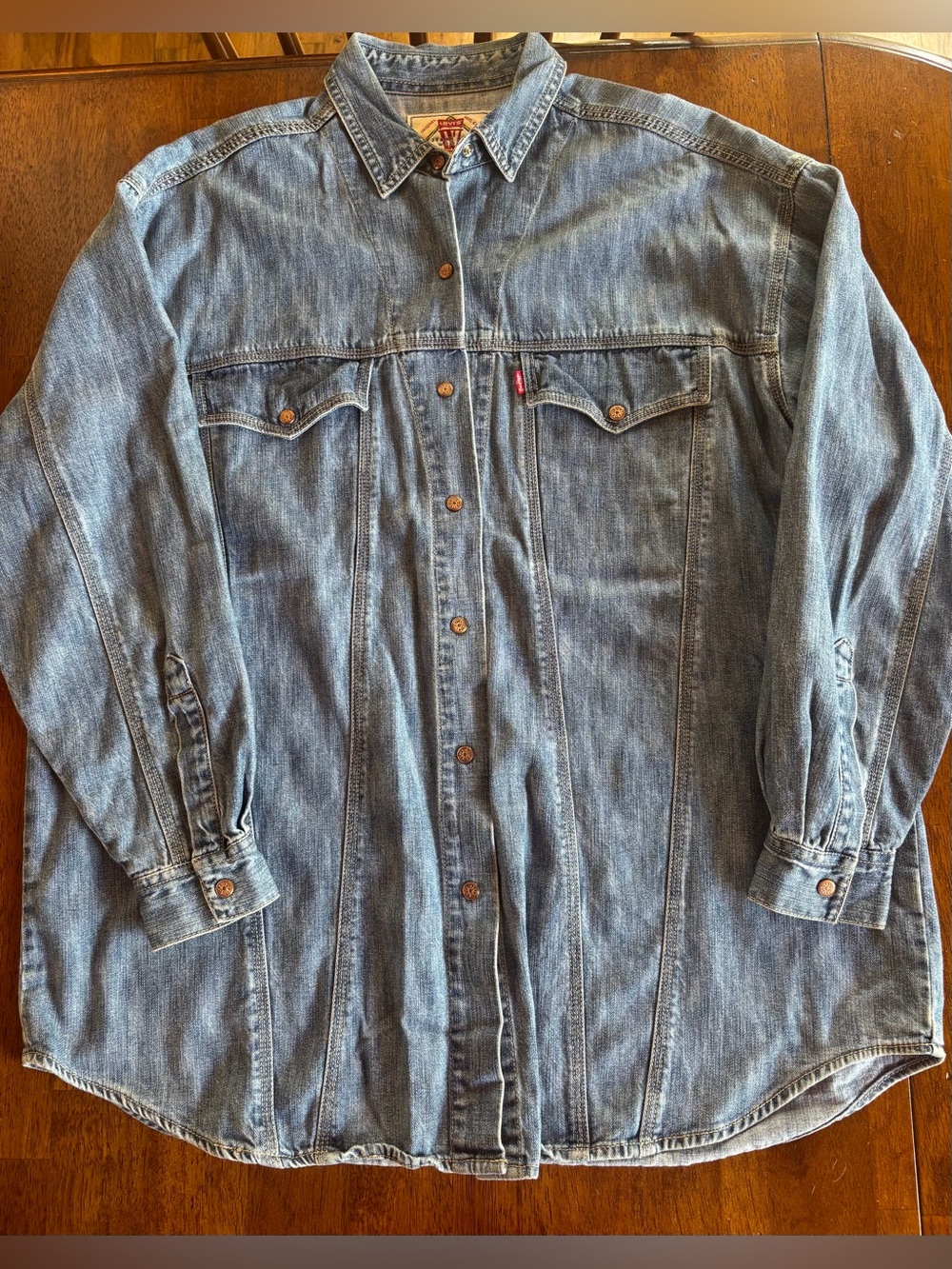 Levi’s Women’s 100% Cotton Oversized Button Down Shirt Size M/L